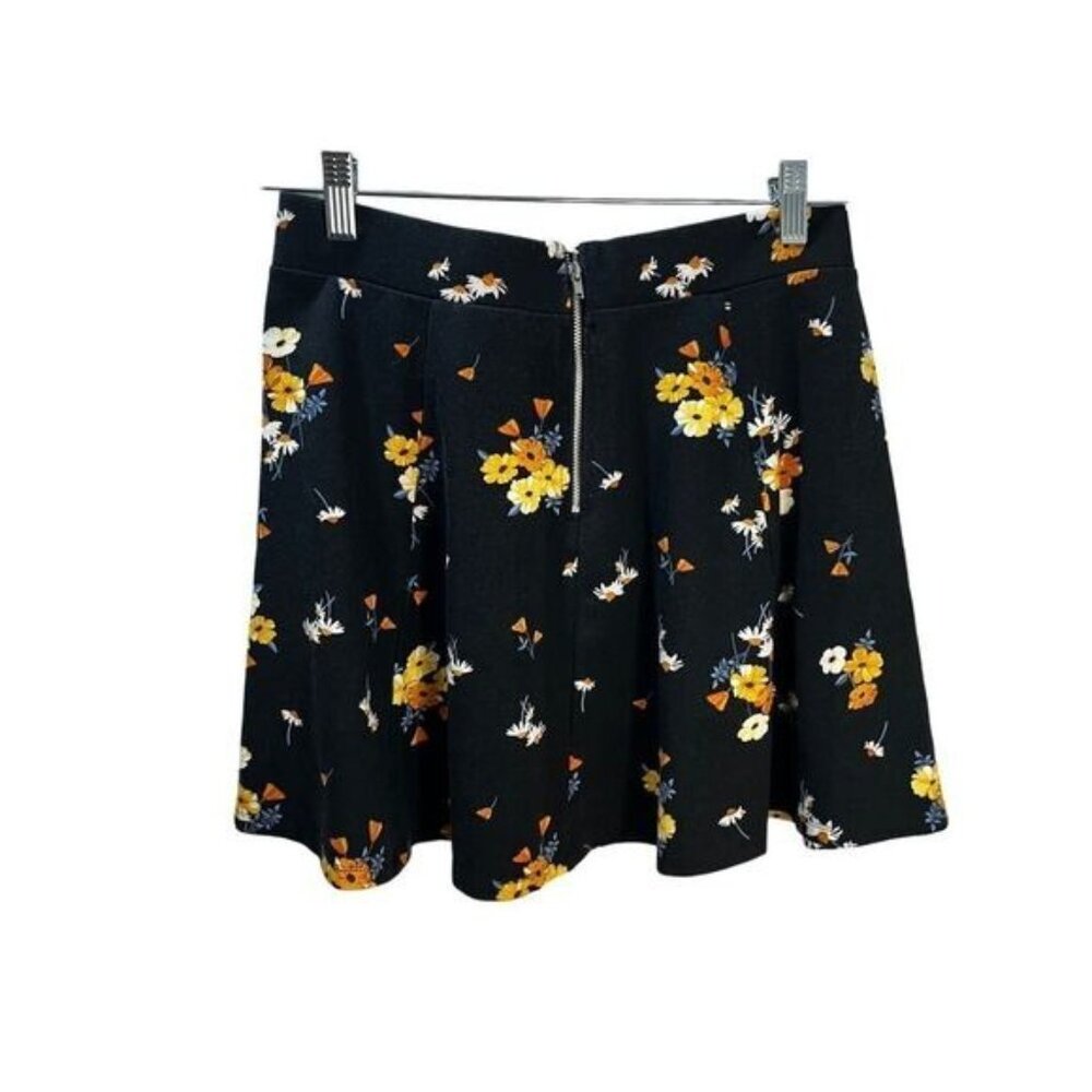 NWOT Womens Skater Skirt Black/Yellow Floral Medium‎ - Picture 3 of 6